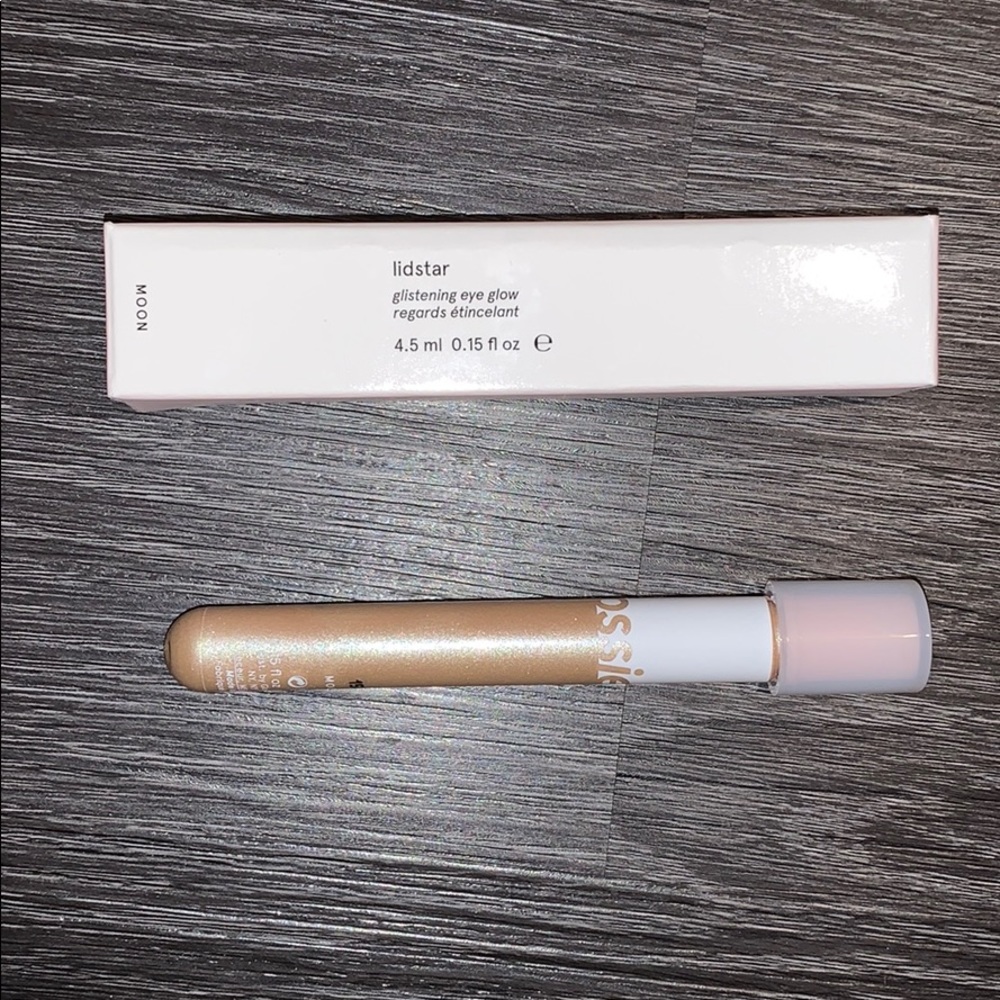 Glossier Moon lidstar